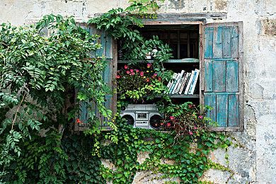 城市经营游戏《悬崖峭壁》上架Steam 不支持中文